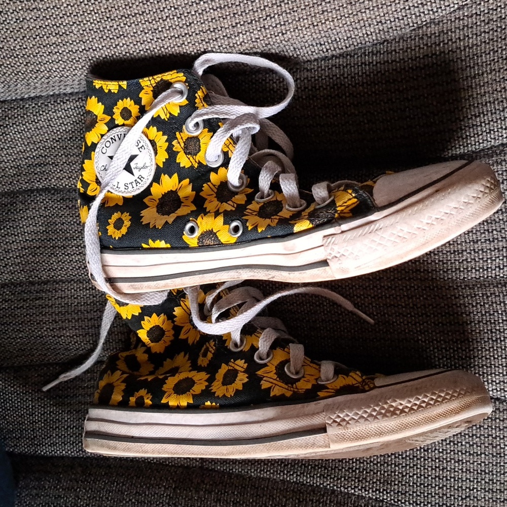 Converse - Picture 2 of 4